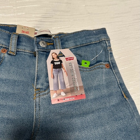 Levi’s Cropped Wide Leg​ - Picture 3 of 5